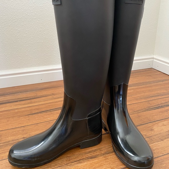 Hunter Refined Duo Rainboots - Picture 2 of 11